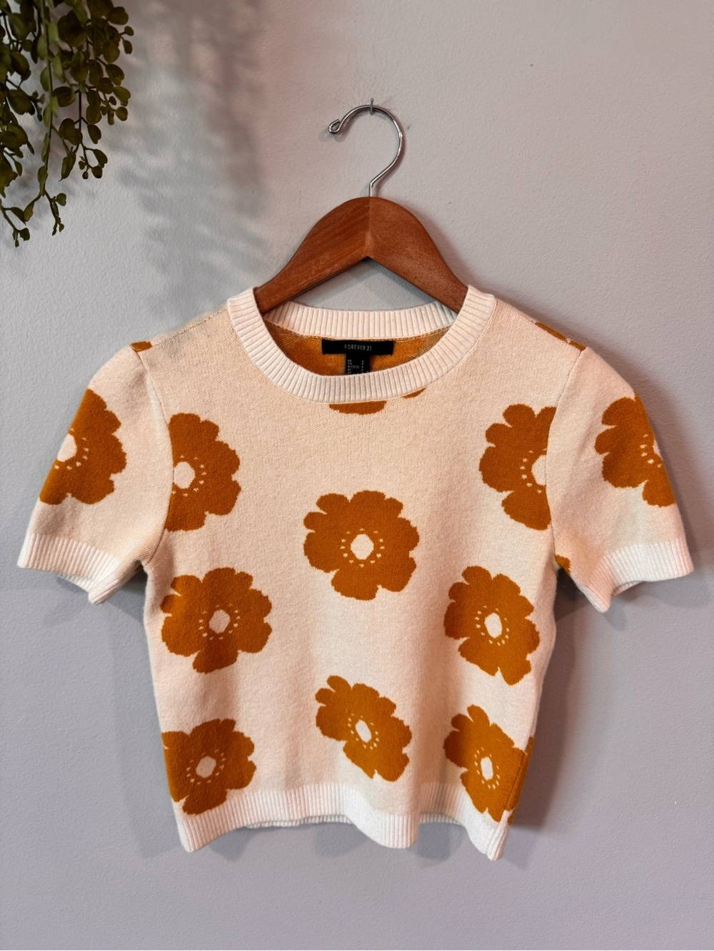 Forever 21 Cream & Mustard Floral Knit Crop Top Sz Small